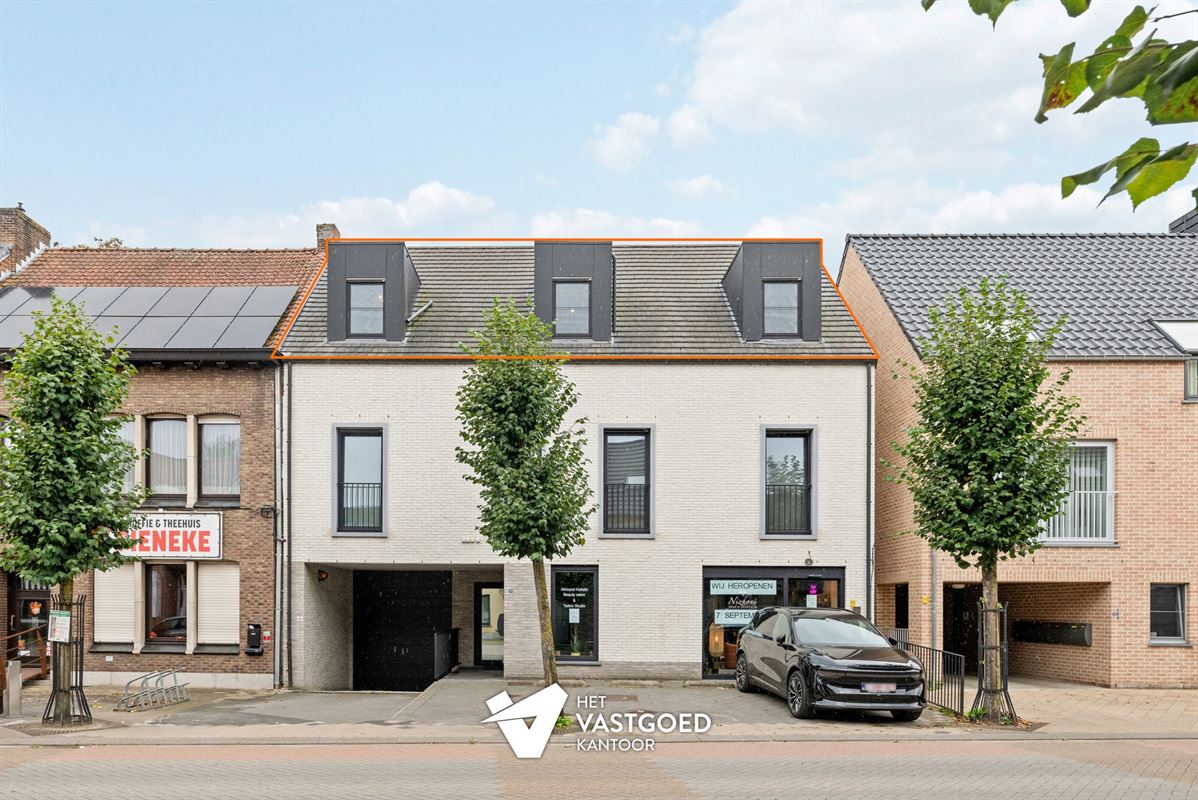 PRACHTIGE, RUIME PENTHOUSE MET 3 KAMERS IN CENTRUM
