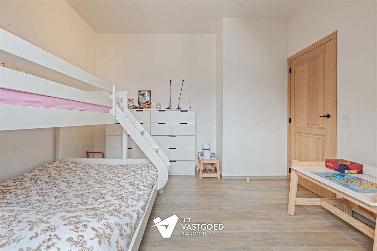 PRACHTIGE, RUIME PENTHOUSE MET 3 KAMERS IN CENTRUM