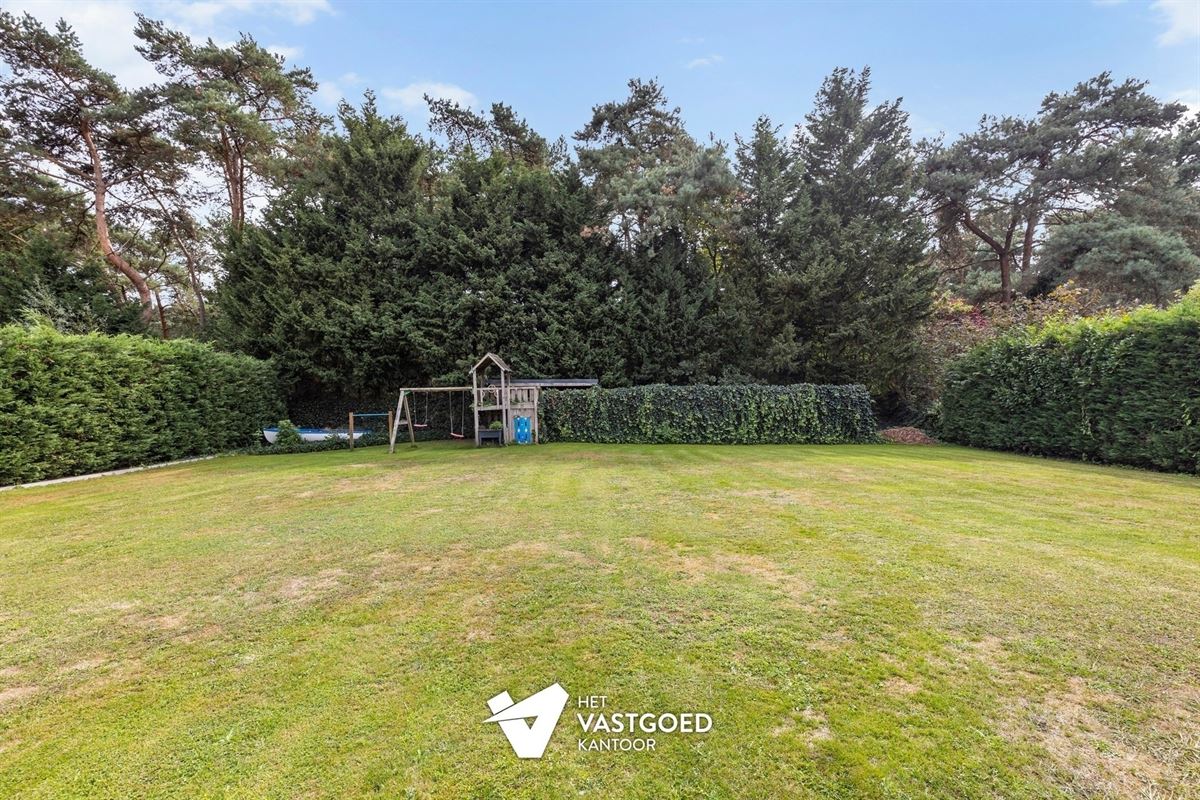 GELIJKVLOERSE VILLA MET ZWEMBAD, POOLHOUSE EN ENERGIEZUINIG WOONCOMFORT IN MOL