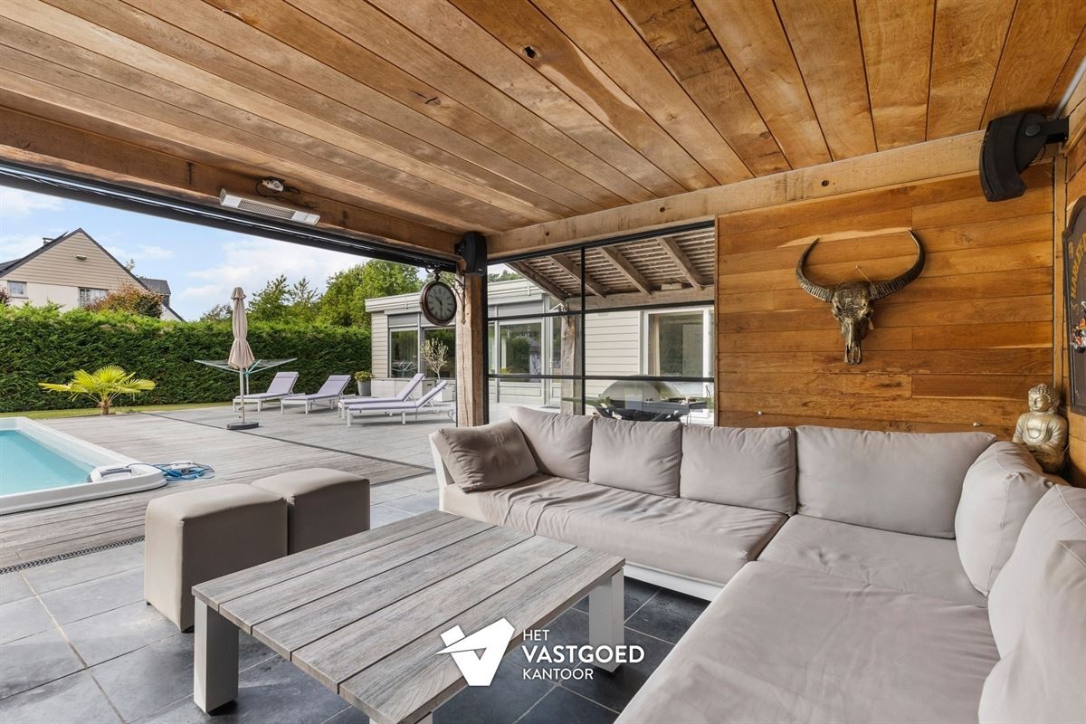 GELIJKVLOERSE VILLA MET ZWEMBAD, POOLHOUSE EN ENERGIEZUINIG WOONCOMFORT IN MOL