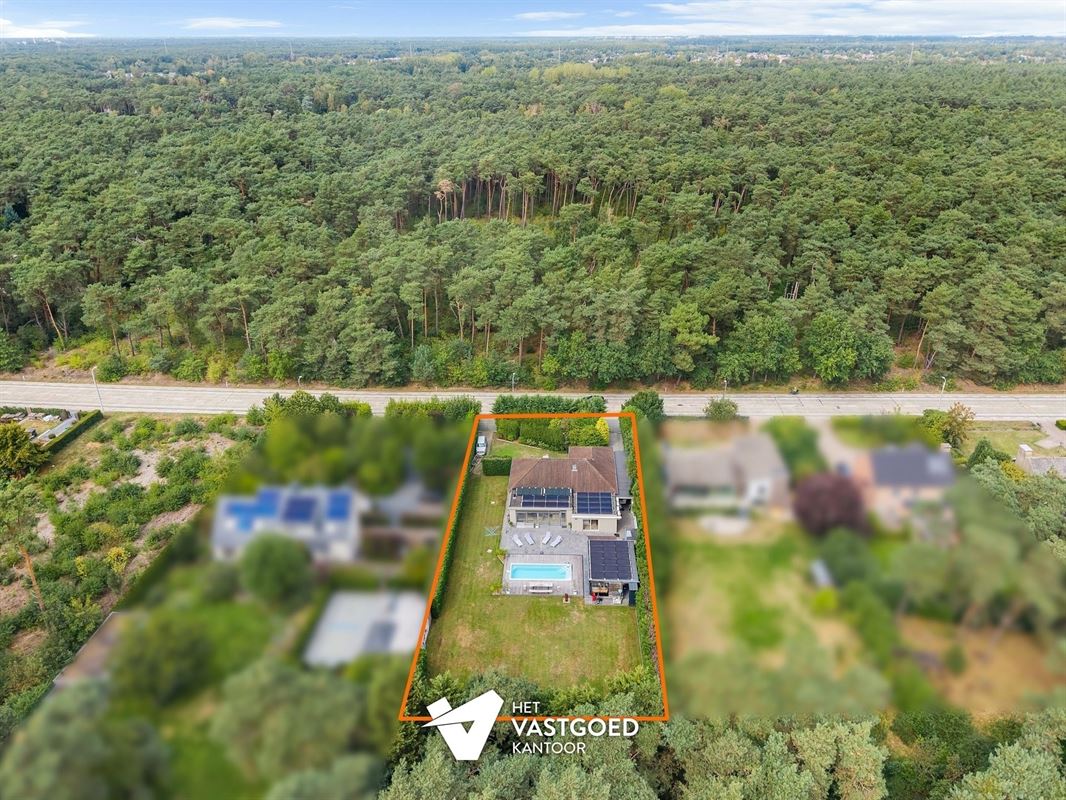 GELIJKVLOERSE VILLA MET ZWEMBAD, POOLHOUSE EN ENERGIEZUINIG WOONCOMFORT IN MOL