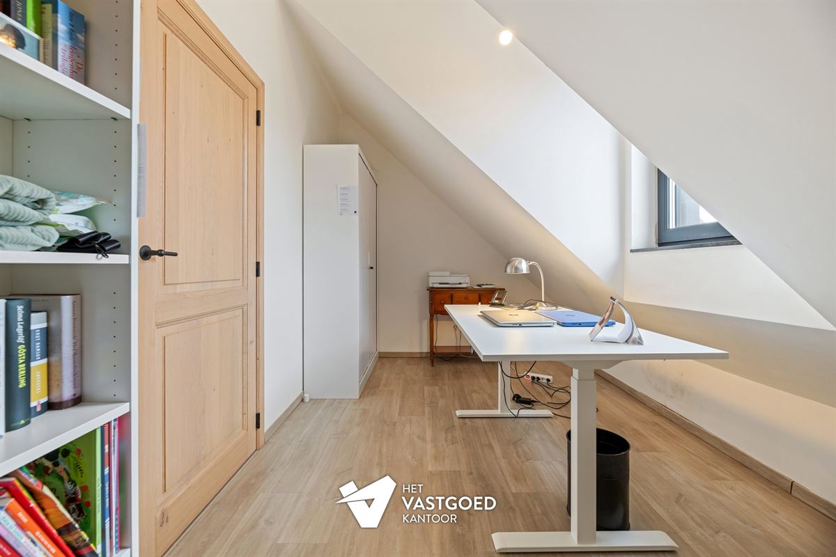 PRACHTIGE, RUIME PENTHOUSE MET 3 KAMERS IN CENTRUM