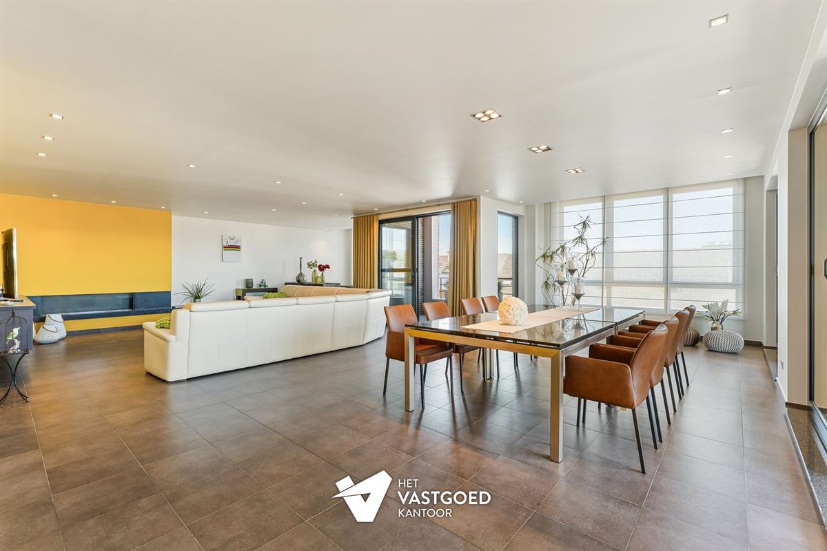ZEER RUIME PENTHOUSE (340M²) IN UITSTEKENDE STAAT MET 3 TERRASSEN TE TESSENDERLO CENTRUM