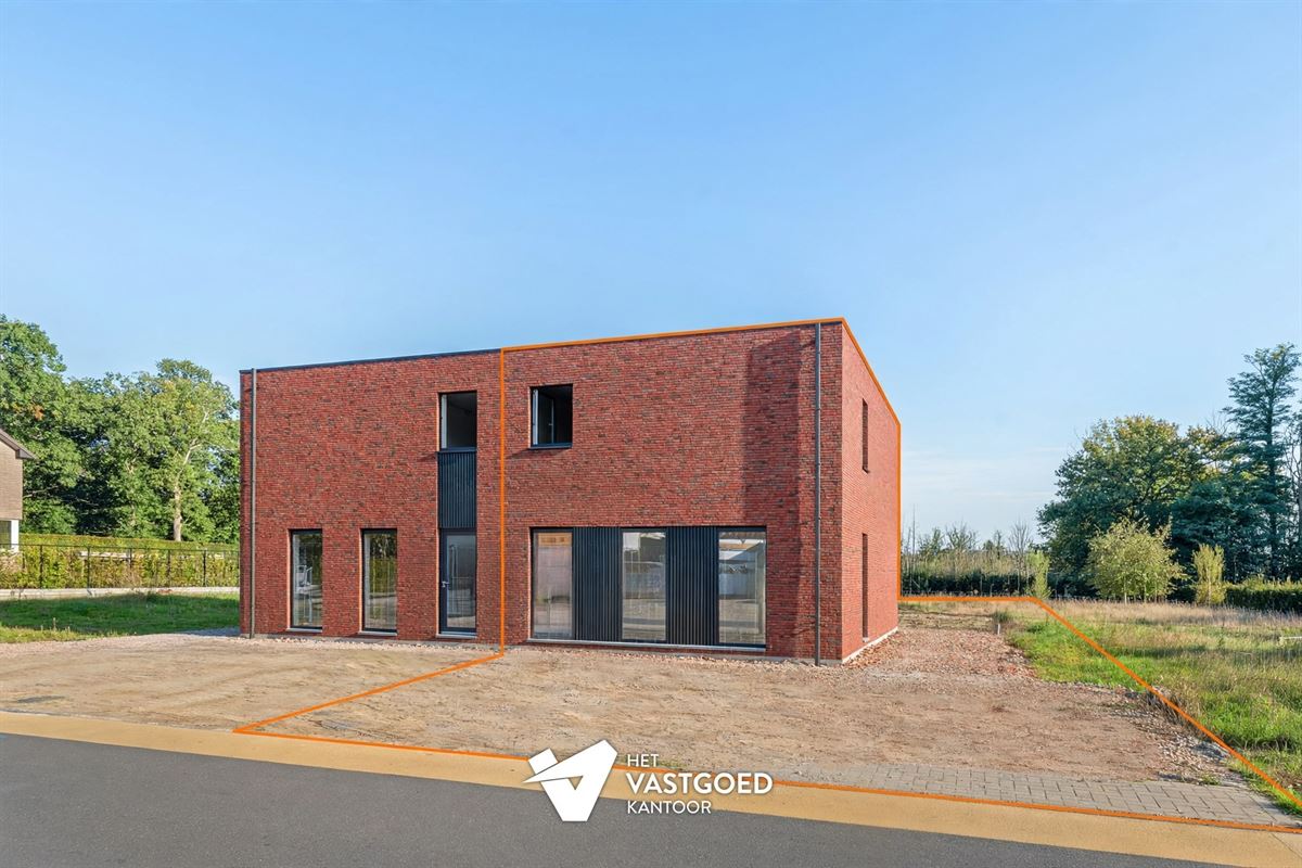 VOLLEDIG AFGEWERKTE NIEUWBOUWWONING TEGEN NATUURGEBIED!