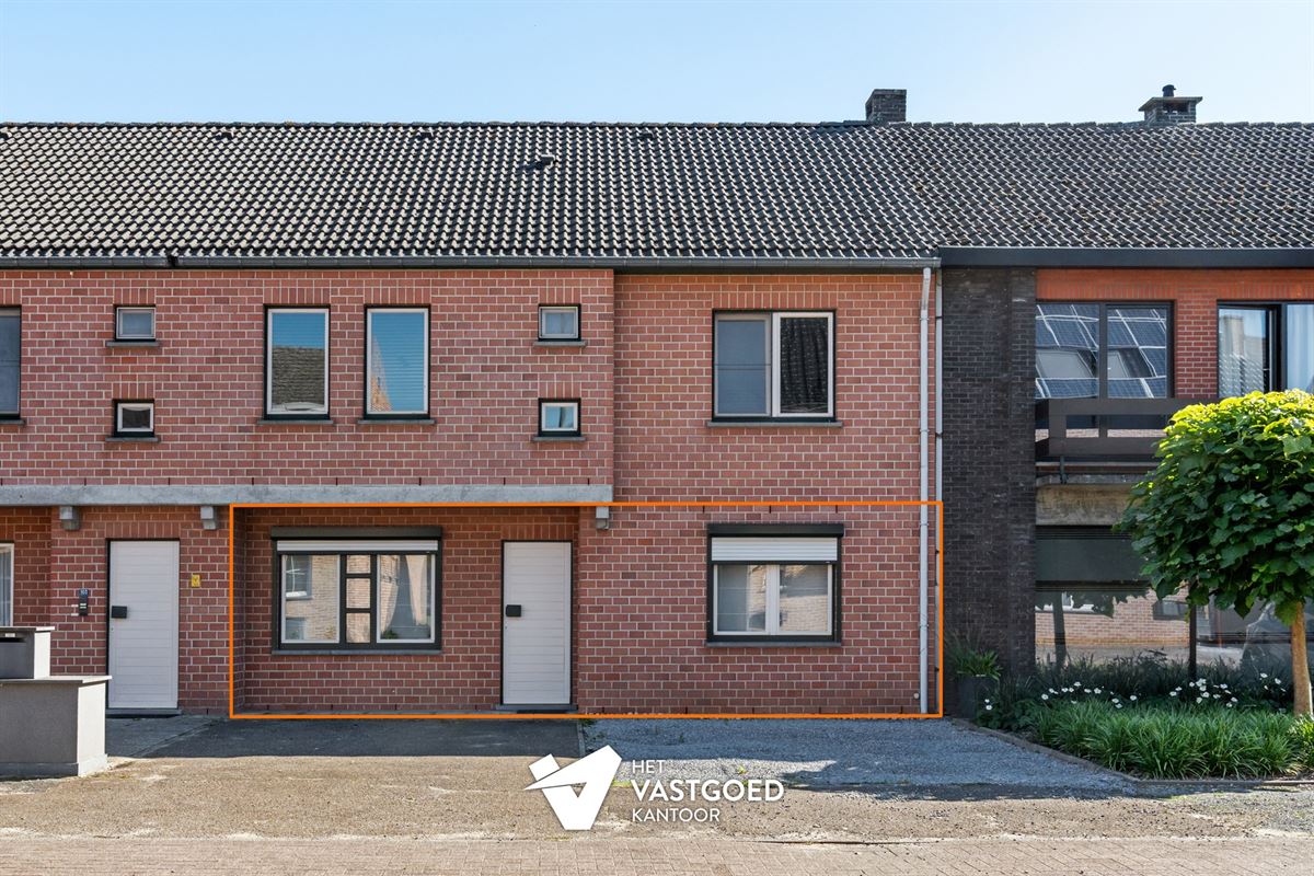 GELIJKVLOERS APPARTEMENT MET STAANPLAATS EN AFGESLOTEN GARAGE TE BERINGEN