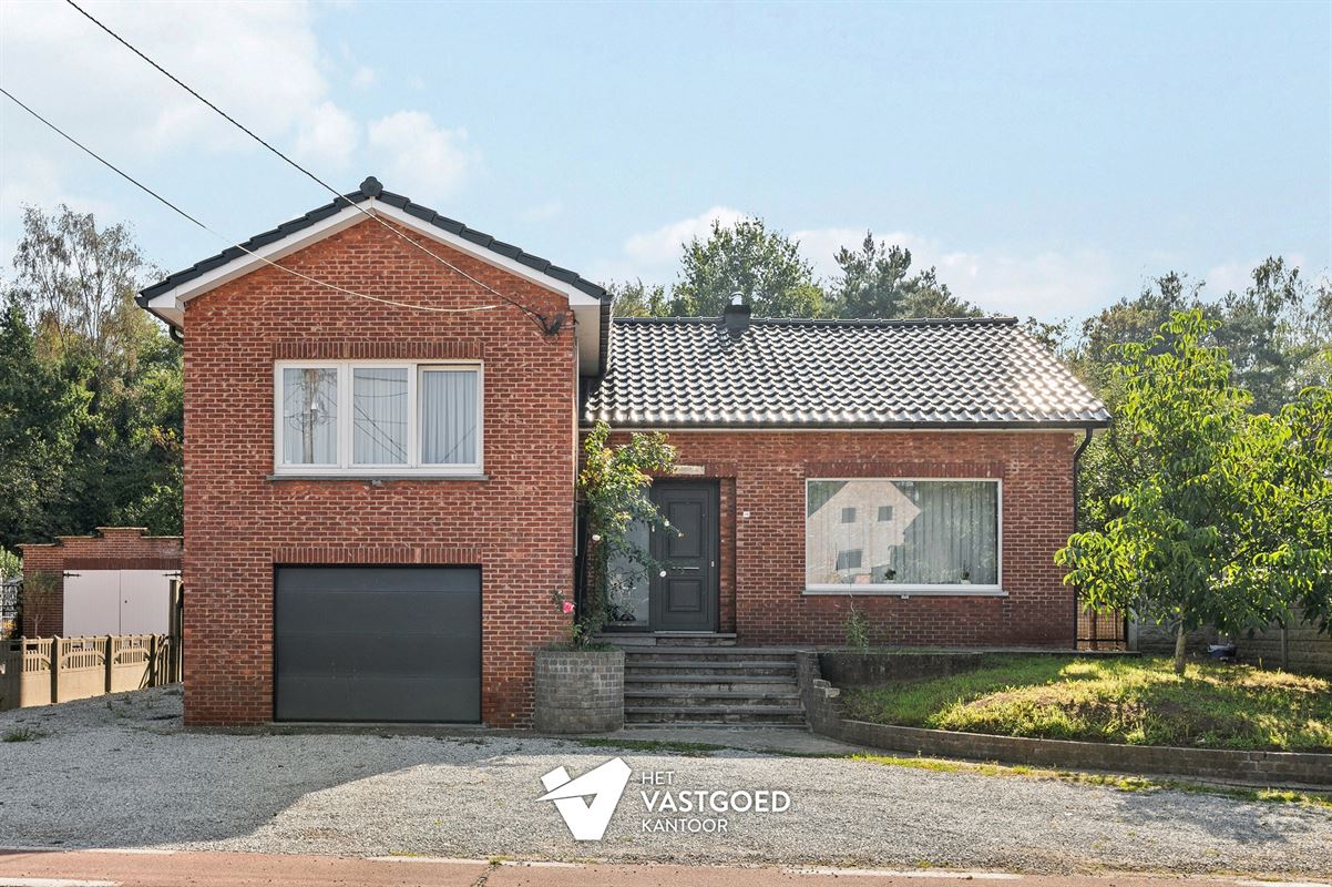 UITERST KNAP GERENOVEERDE WONING MET 3 SLAAPKAMERS GELEGEN OP EEN ZONNIG GEORIENTEERD PERCEEL VAN 7A32CA TE BEVERLO