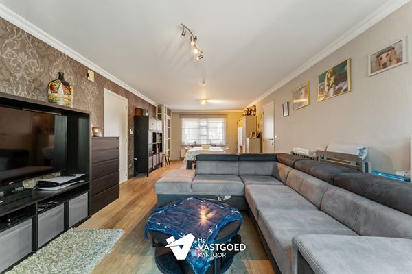 GELIJKVLOERS APPARTEMENT MET STAANPLAATS EN AFGESLOTEN GARAGE TE BERINGEN