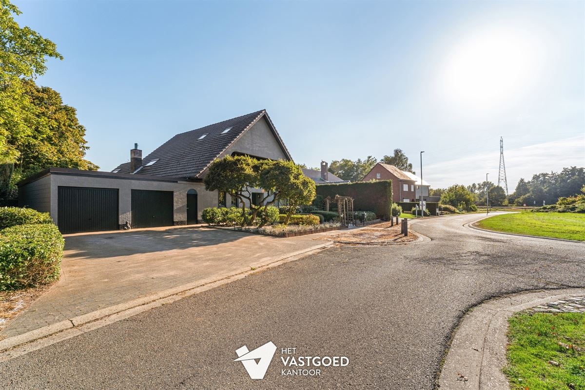 ZEER RUIME, GERENOVEERDE WONING OP TOP-LIGGING!