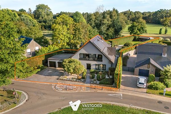 ZEER RUIME, GERENOVEERDE WONING OP TOP-LIGGING!