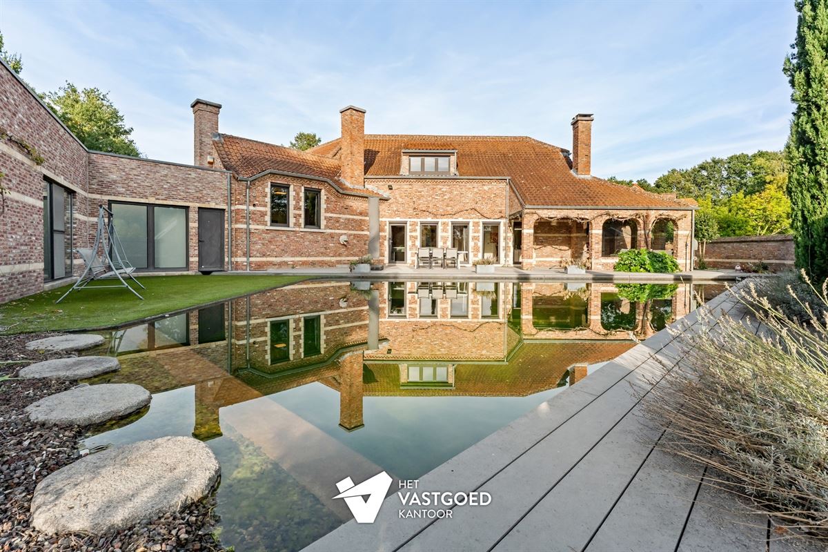 PRACHTIGE AUTHENTIEKE VILLA (585M²) MET BINNENZWEMBAD EN ZWEMVIJVER OP EEN PERCEEL VAN 48A75 TE KERMT