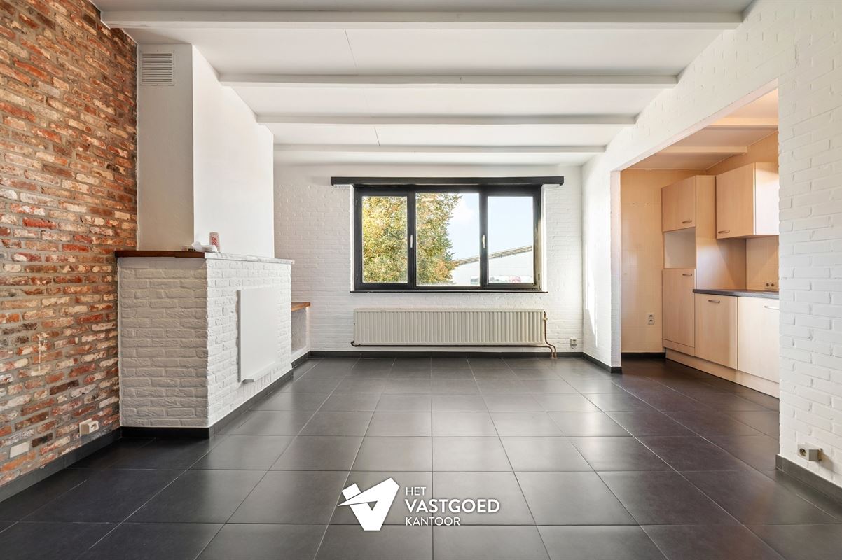 INSTAPKLAAR APPARTEMENT MET GARAGE (GEEN GEMEENSCHAPPELIJKE KOSTEN!)