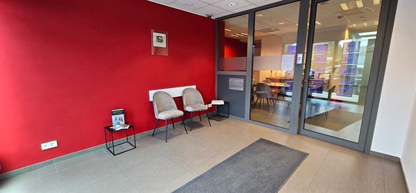 Kantoren te 8791 BEVEREN-LEIE (België) - Prijs &euro; 1.200