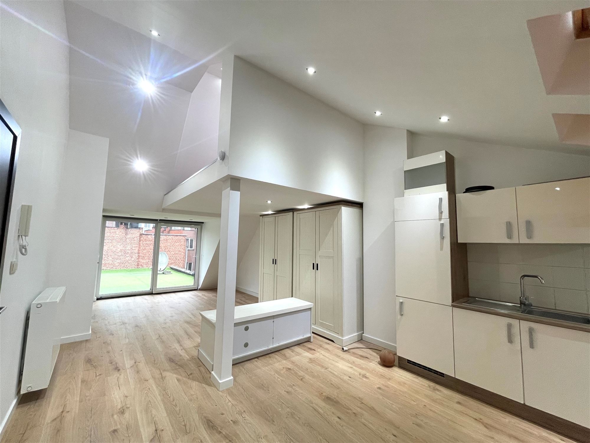 OPTIE Compacte hedendaagse en gerenoveerde opbrengsteigendom / studio in hartje Boom centrum!