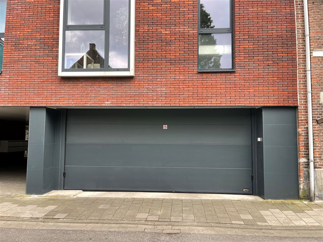 Zes ondergrondse staanplaatsen nabij het centrum!