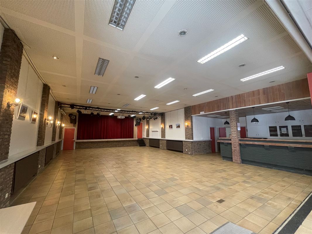 Buurthuis met verbruikszaal en keuken