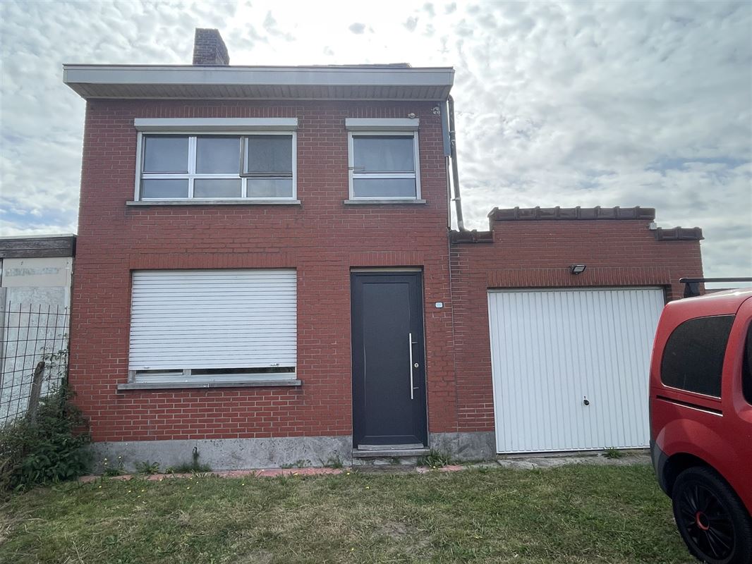 Woning met garage en bijgebouw
