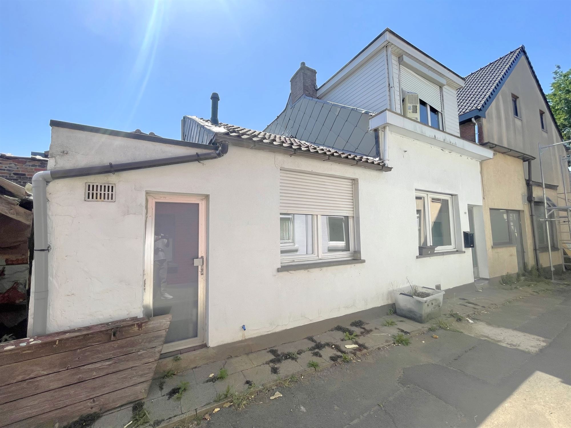Compacte op te frissen woning in Noeveren