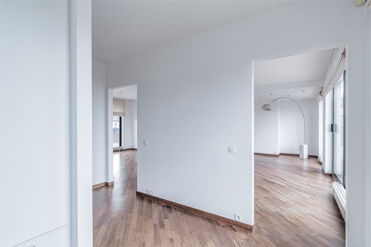 Image 8 : Appartement à 1050 IXELLES (Belgique) - Prix 2.300 €