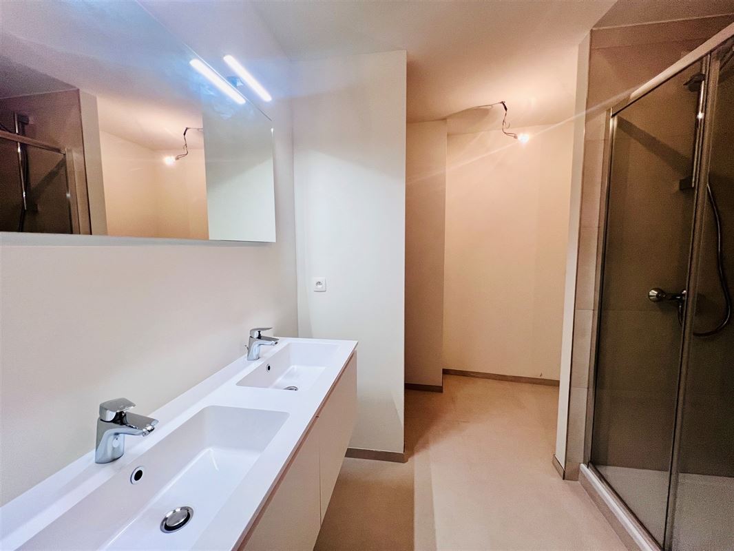 Image 9 : Appartement à 1050 IXELLES (Belgique) - Prix 1.475 €