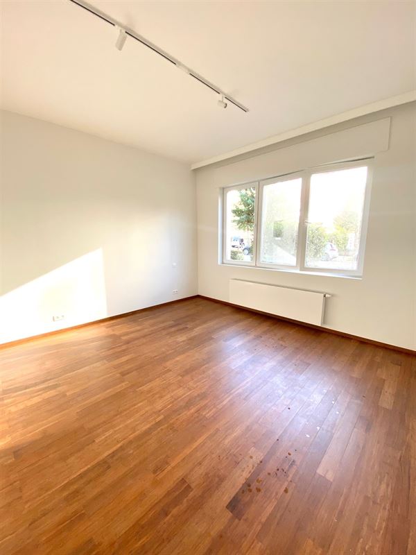 Image 15 : Apartemnt with garden IN 1050 IXELLES (Belgium) - Price 1.100 €