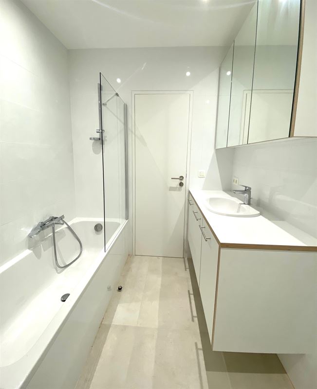Image 13 : Apartemnt with garden IN 1050 IXELLES (Belgium) - Price 1.100 €