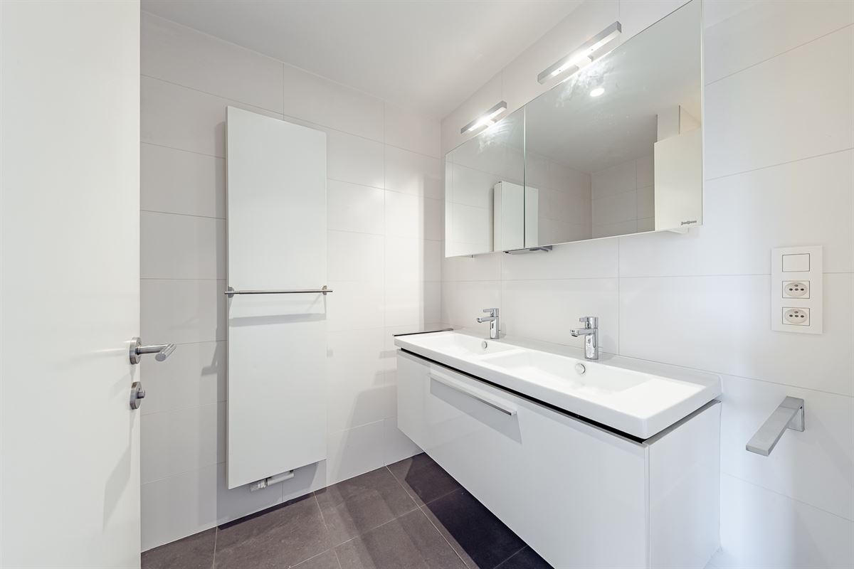 Image 27 : Appartement à 1050 IXELLES (Belgique) - Prix 3.550 &euro;