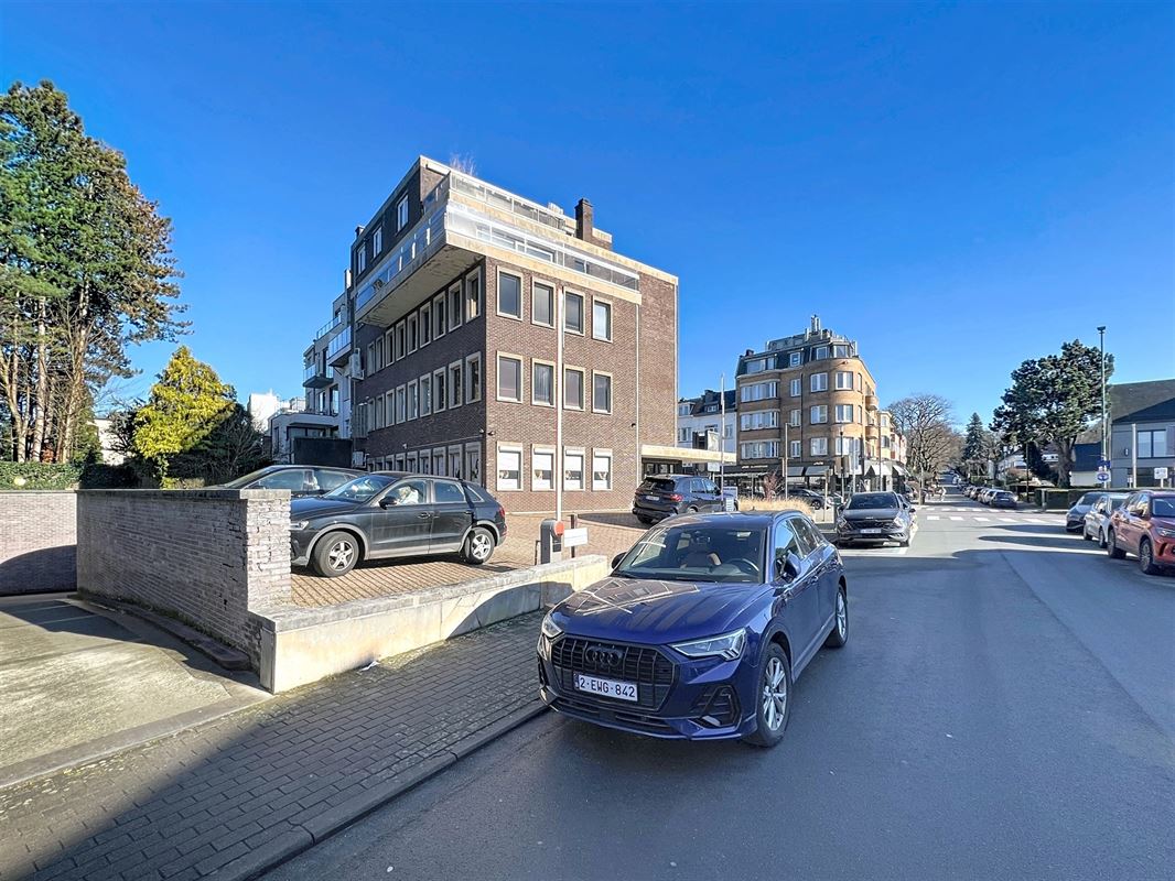 Image 29 : Appartement à 1180 UCCLE (Belgique) - Prix 2.500 &euro;