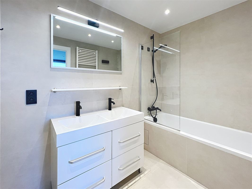 Image 14 : Appartement à 1180 UCCLE (Belgique) - Prix 2.500 &euro;