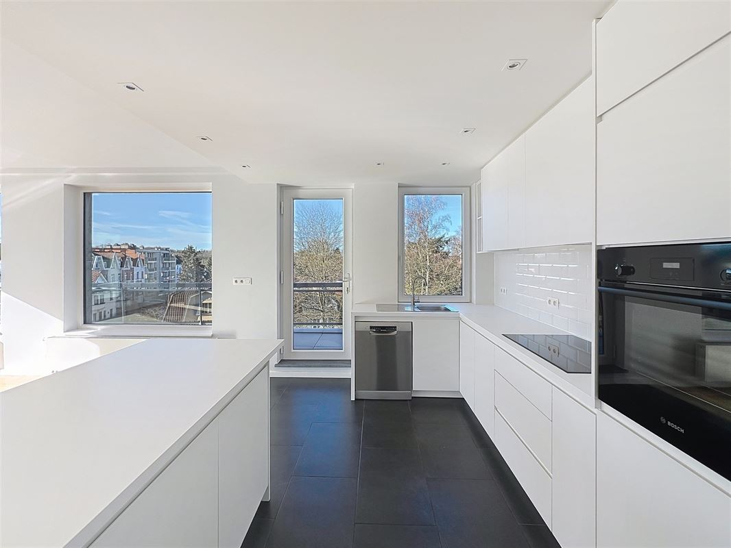 Image 11 : Appartement à 1180 UCCLE (Belgique) - Prix 2.500 &euro;