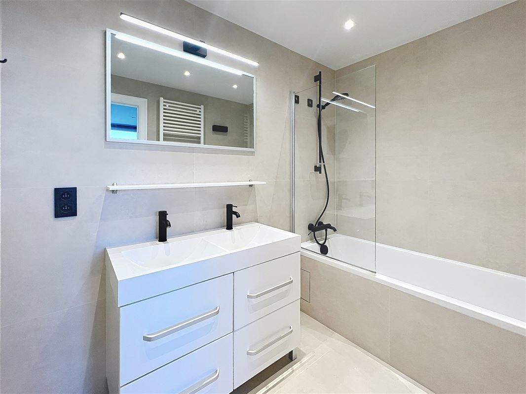 Image 14 : Appartement à 1180 UCCLE (Belgique) - Prix 2.500 &euro;