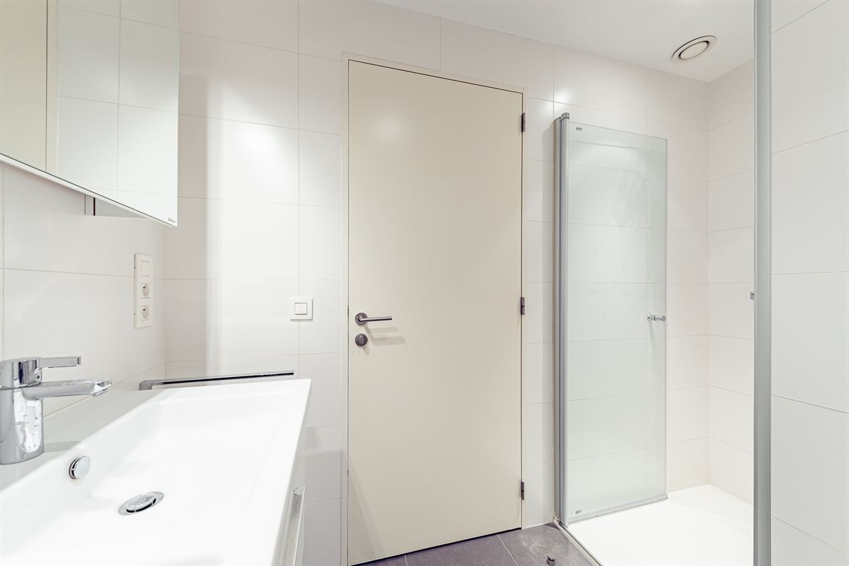 Image 29 : Appartement à 1050 IXELLES (Belgique) - Prix 3.550 &euro;