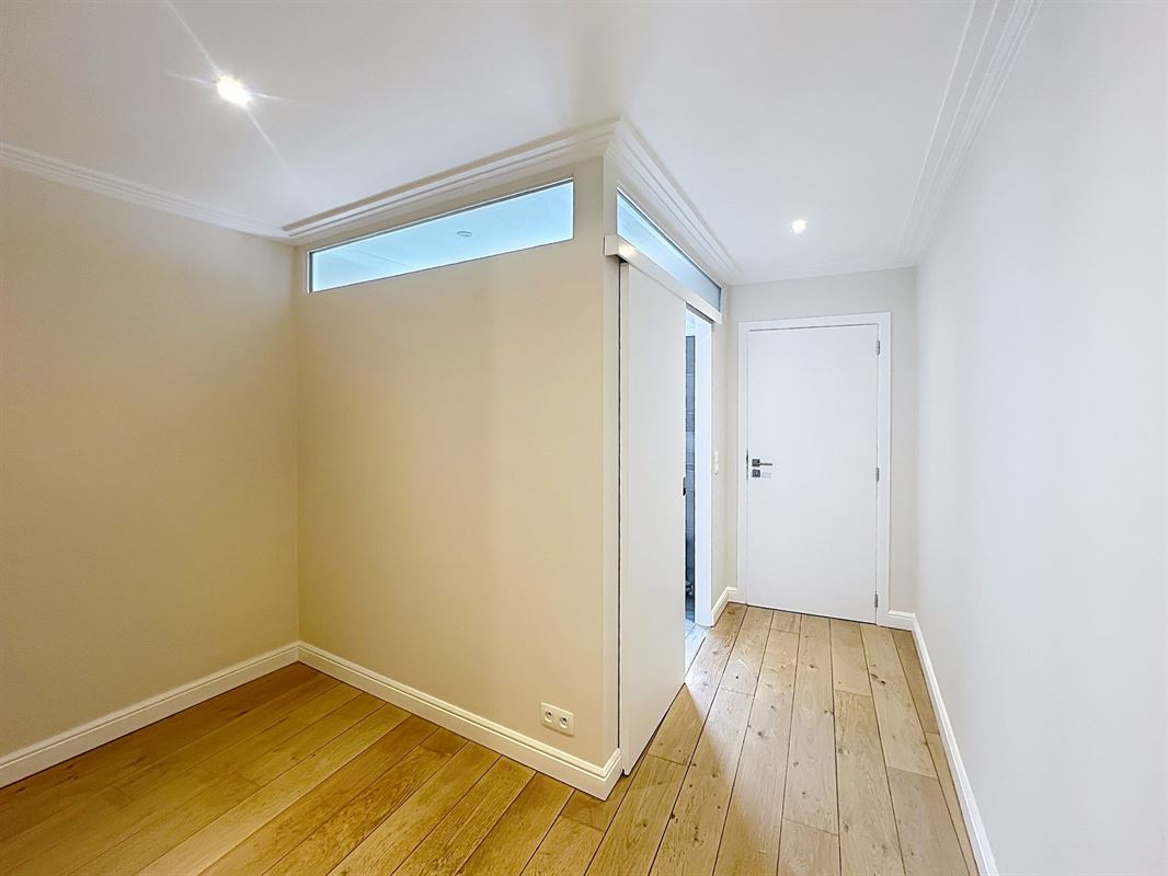 Image 16 : Retail Space with Apartment IN 1000 BRUXELLES (Belgium) - Price 2.400 &euro;