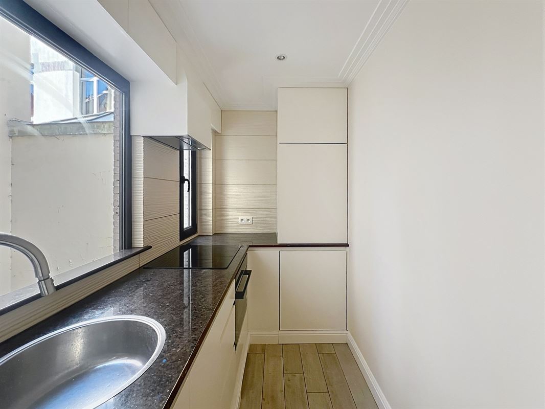 Image 11 : Retail Space with Apartment IN 1000 BRUXELLES (Belgium) - Price 2.400 &euro;