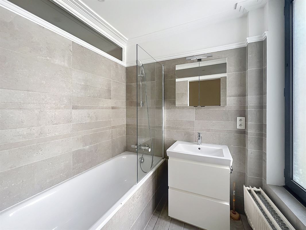 Image 15 : Retail Space with Apartment IN 1000 BRUXELLES (Belgium) - Price 2.400 &euro;