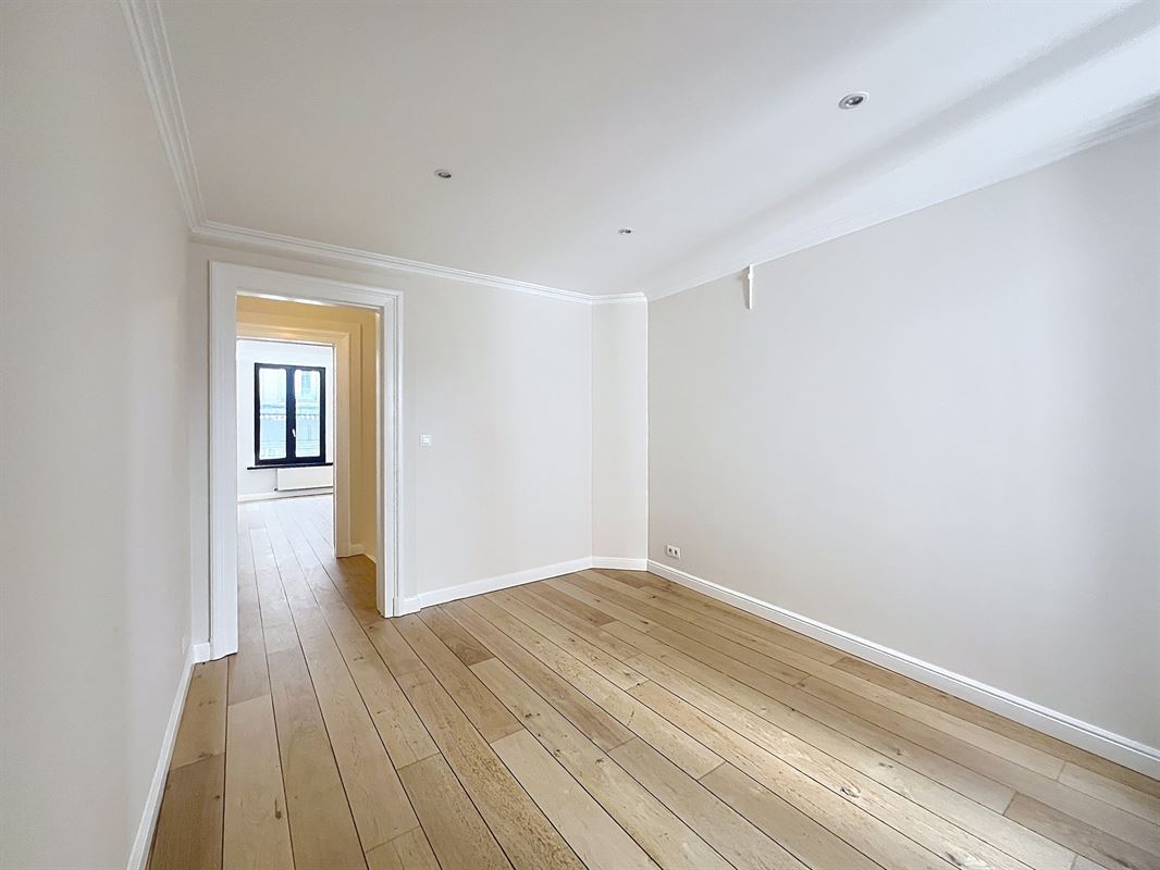 Image 12 : Retail Space with Apartment IN 1000 BRUXELLES (Belgium) - Price 2.400 &euro;