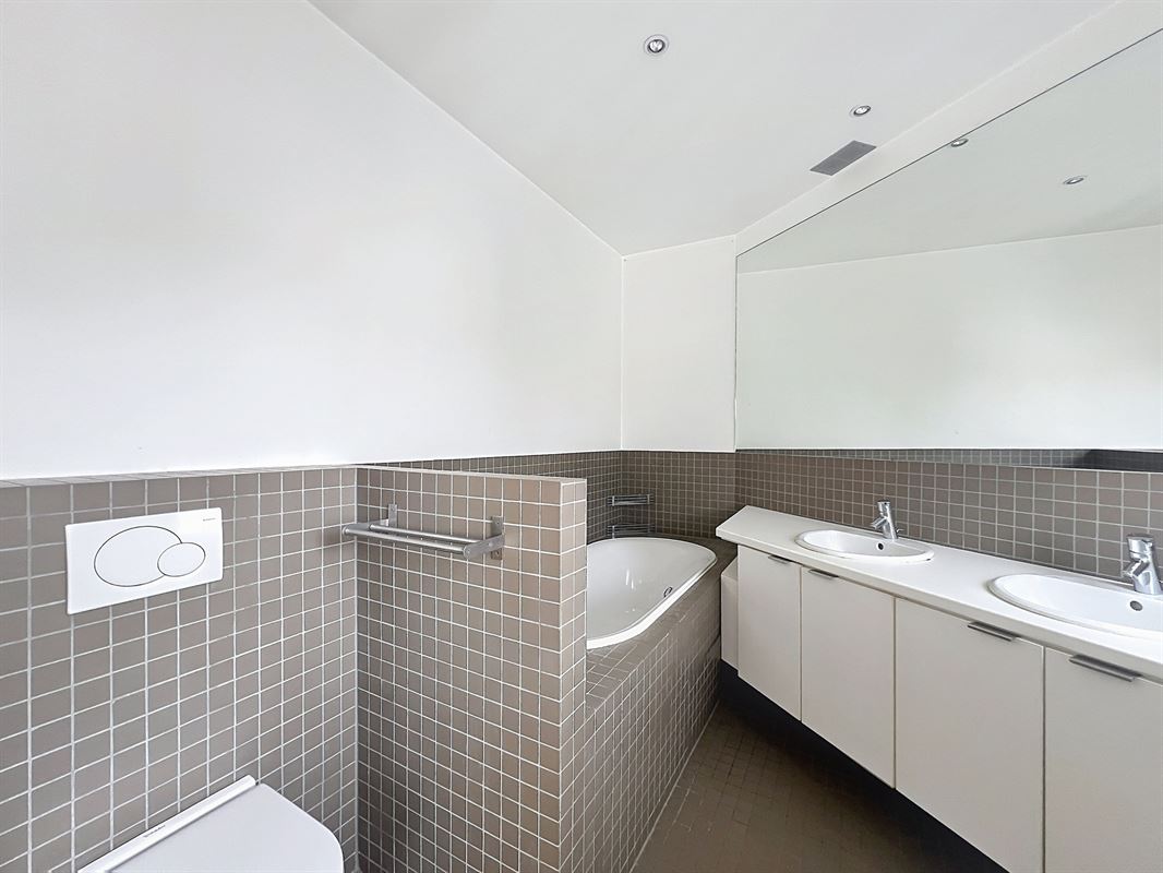 Image 11 : Apartment IN 1180 UCCLE (Belgium) - Price 1.650 &euro;