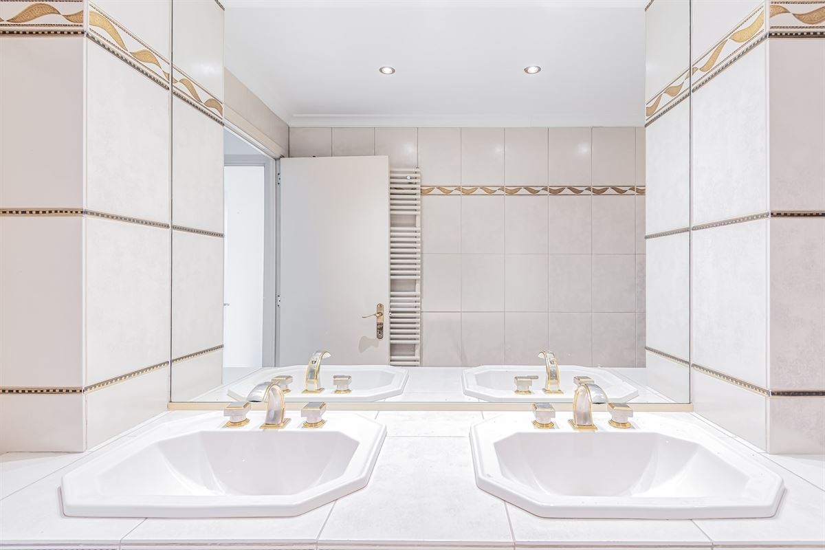 Image 20 : Appartement à 1050 IXELLES (Belgique) - Prix 2.400 &euro;