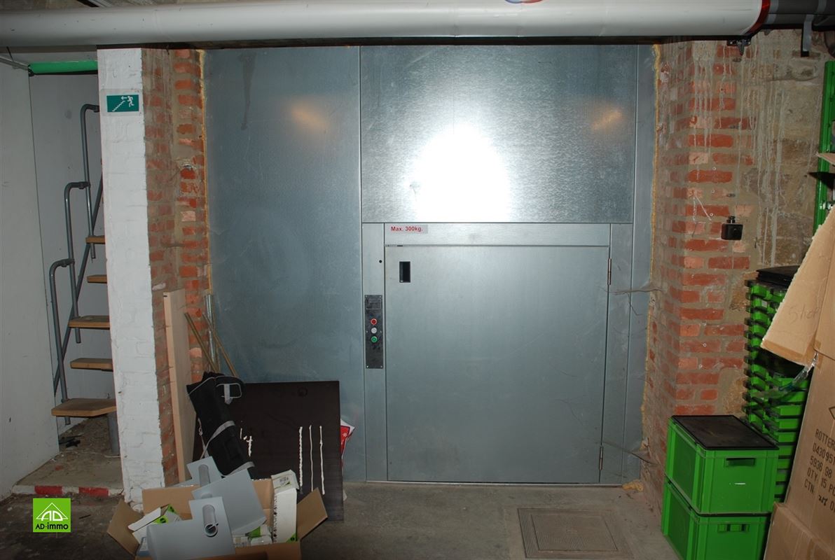 Image 14 : rez-de-chaussée commercial à 5004 BOUGE (Belgique) - Prix 450.000 €