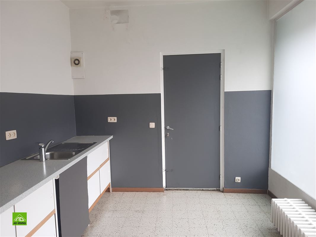 Image 12 : rez-de-chaussée commercial à 5004 BOUGE (Belgique) - Prix 450.000 €