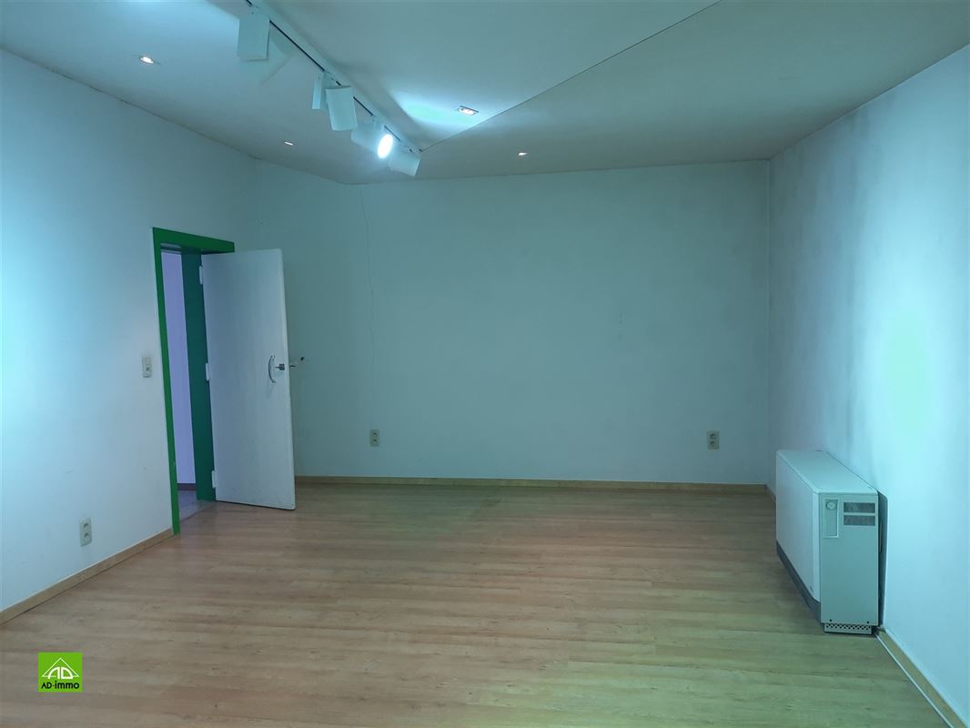 Image 11 : rez-de-chaussée commercial à 5004 BOUGE (Belgique) - Prix 450.000 €
