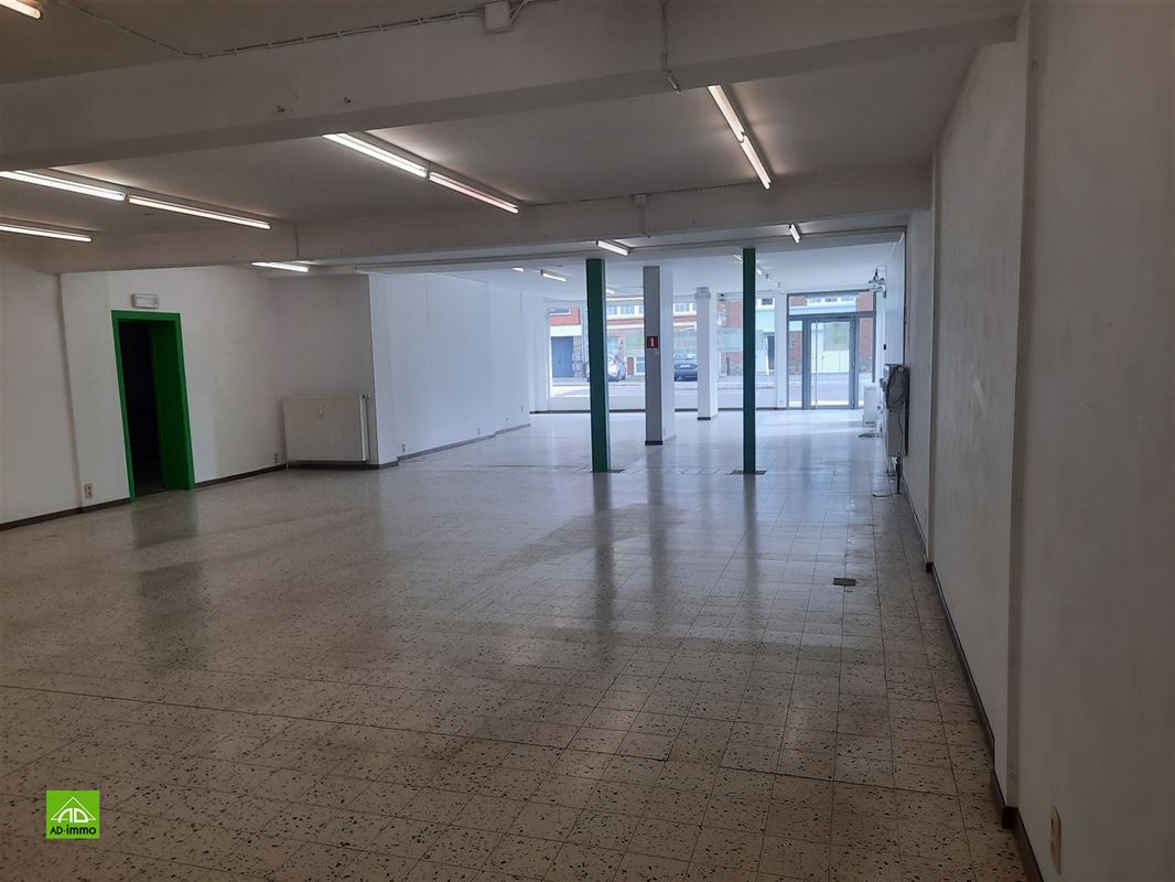 Image 2 : rez-de-chaussée commercial à 5004 BOUGE (Belgique) - Prix 450.000 €