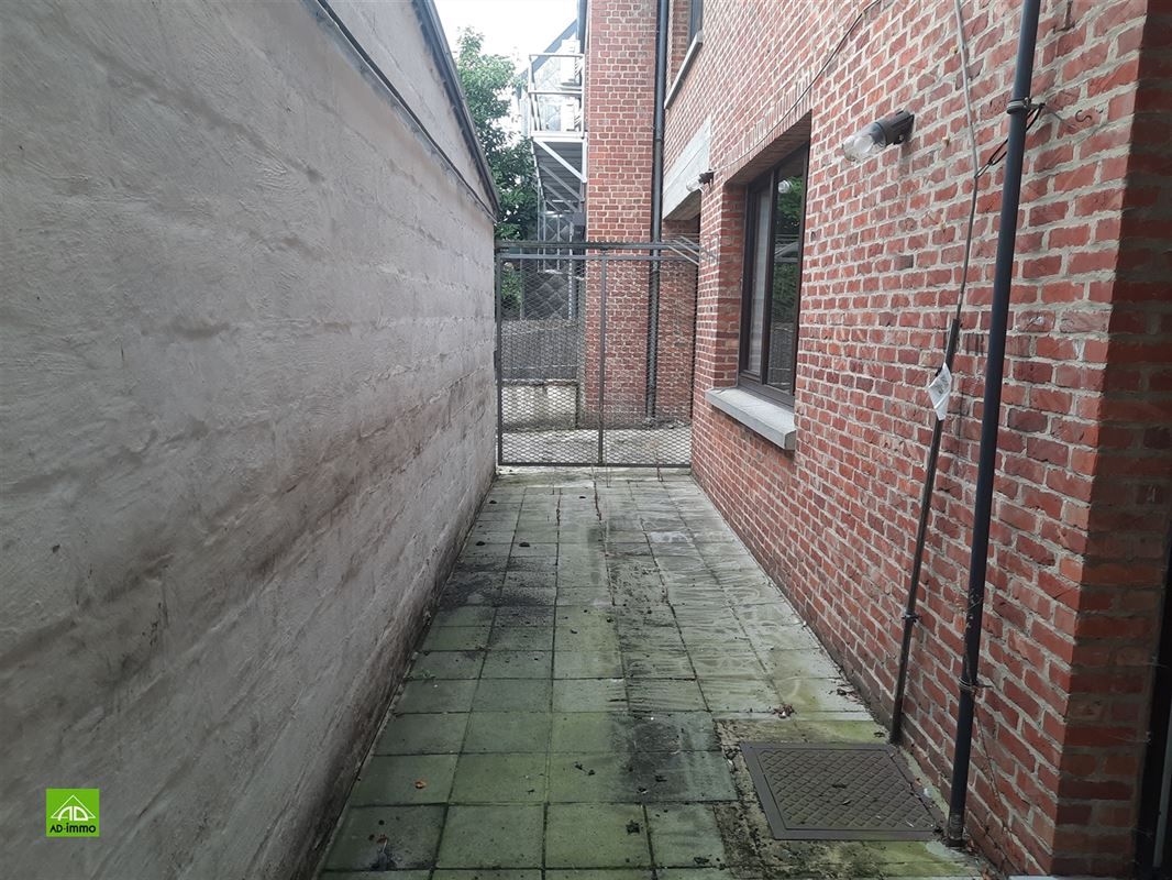 Image 18 : rez-de-chaussée commercial à 5004 BOUGE (Belgique) - Prix 450.000 €