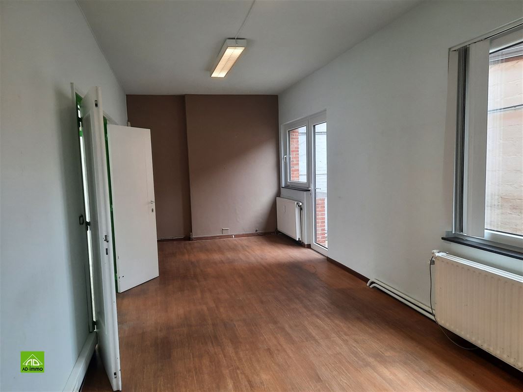 Image 9 : rez-de-chaussée commercial à 5004 BOUGE (Belgique) - Prix 450.000 €