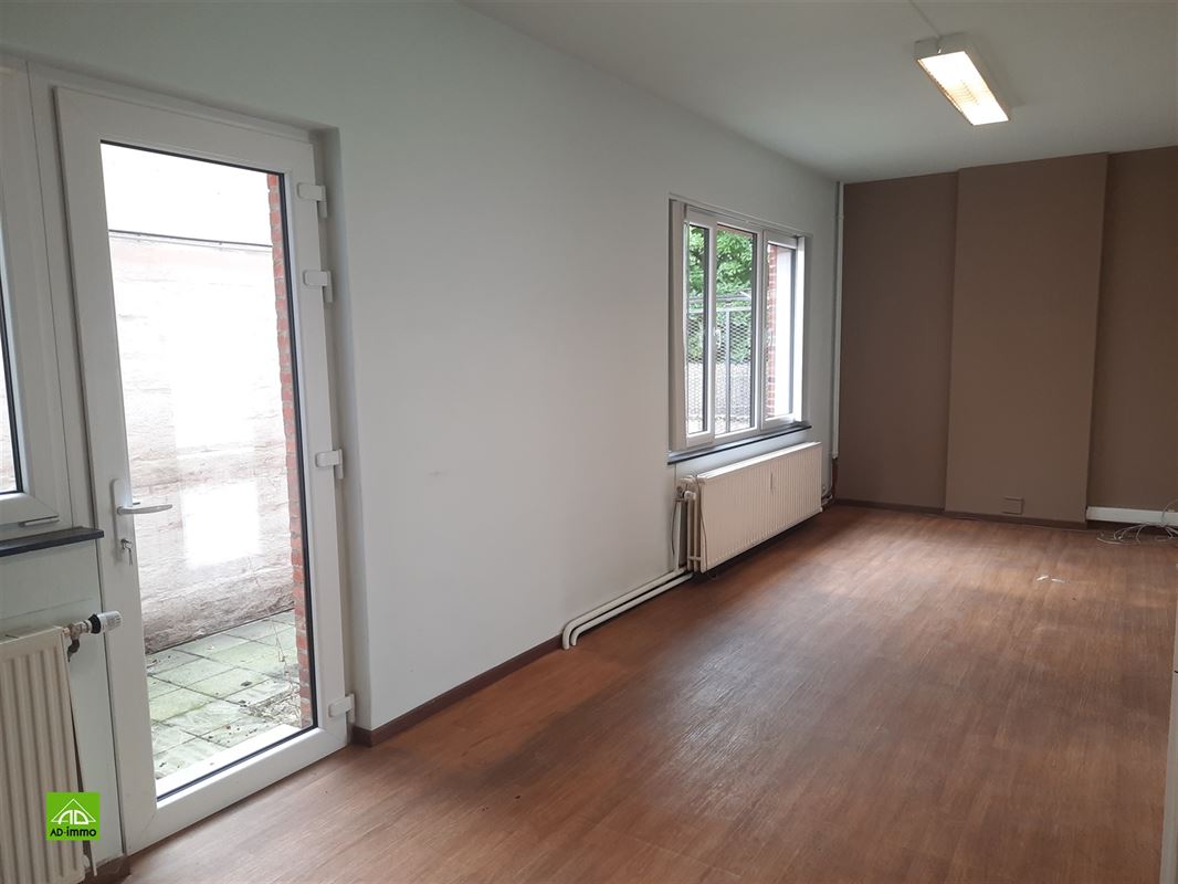 Image 8 : rez-de-chaussée commercial à 5004 BOUGE (Belgique) - Prix 450.000 €