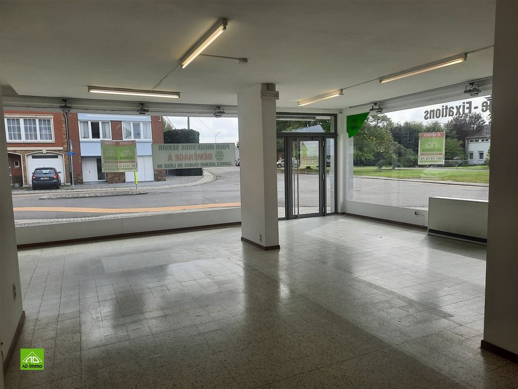 Image 3 : rez-de-chaussée commercial à 5004 BOUGE (Belgique) - Prix 450.000 €