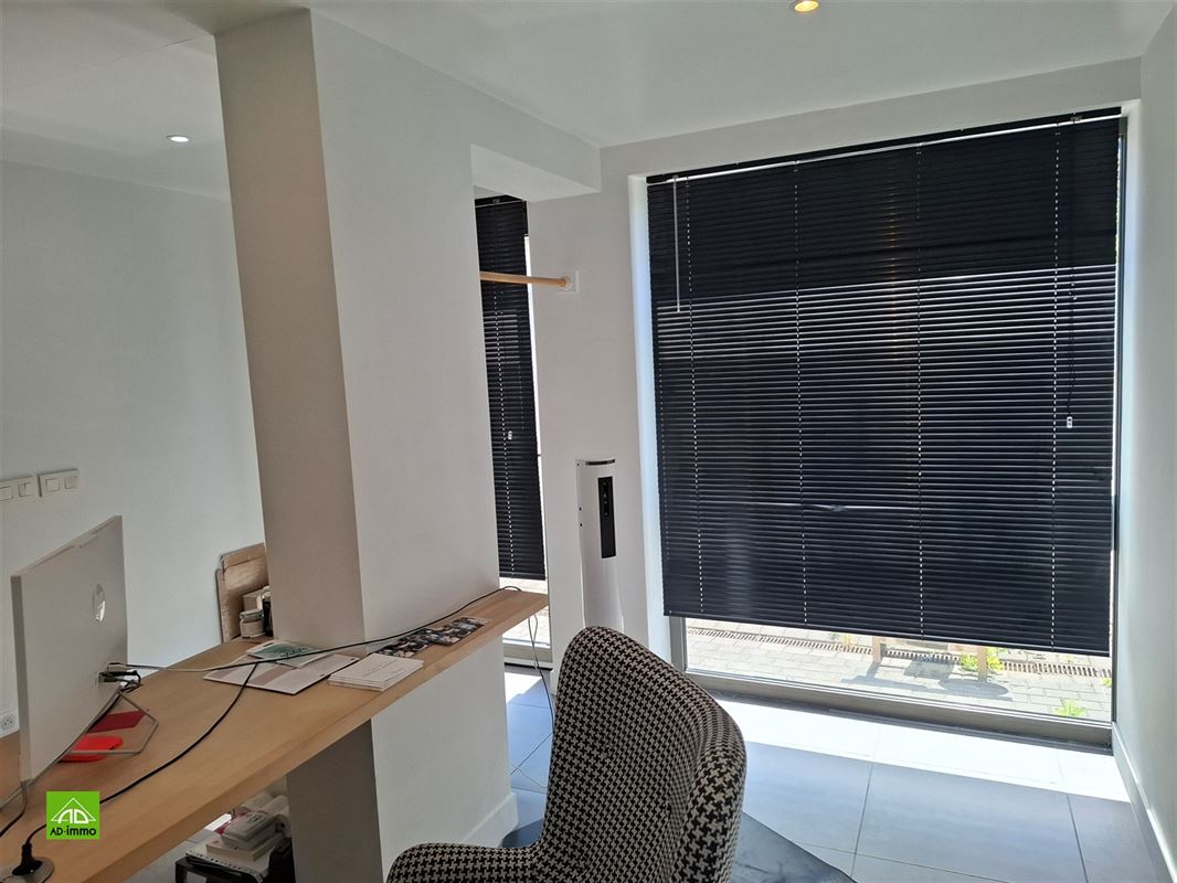 Image 9 : rez-de-chaussée commercial à 5004 BOUGE (Belgique) - Prix 3.150 €