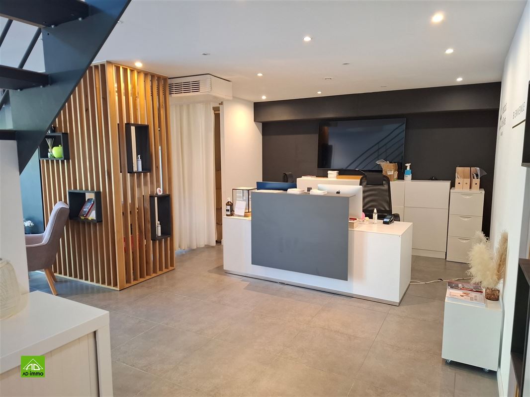 Image 15 : rez-de-chaussée commercial à 5004 BOUGE (Belgique) - Prix 3.150 €