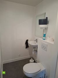 Image 10 : rez-de-chaussée commercial à 5004 BOUGE (Belgique) - Prix 3.150 €