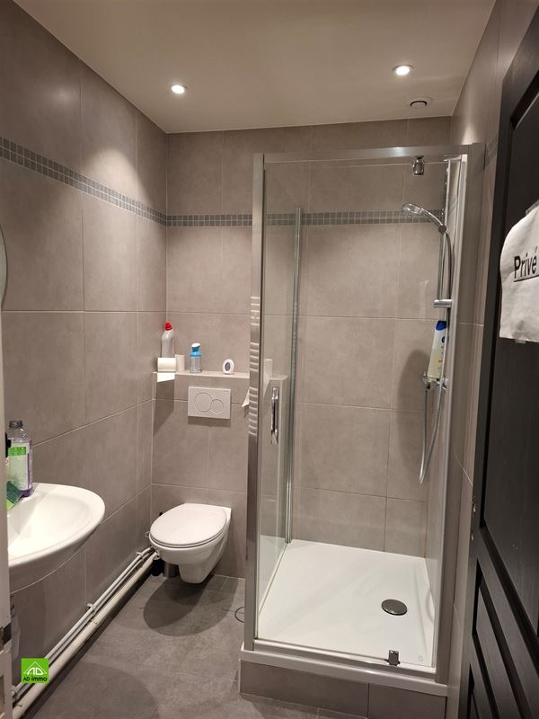 Image 17 : rez-de-chaussée commercial à 5004 BOUGE (Belgique) - Prix 3.150 €