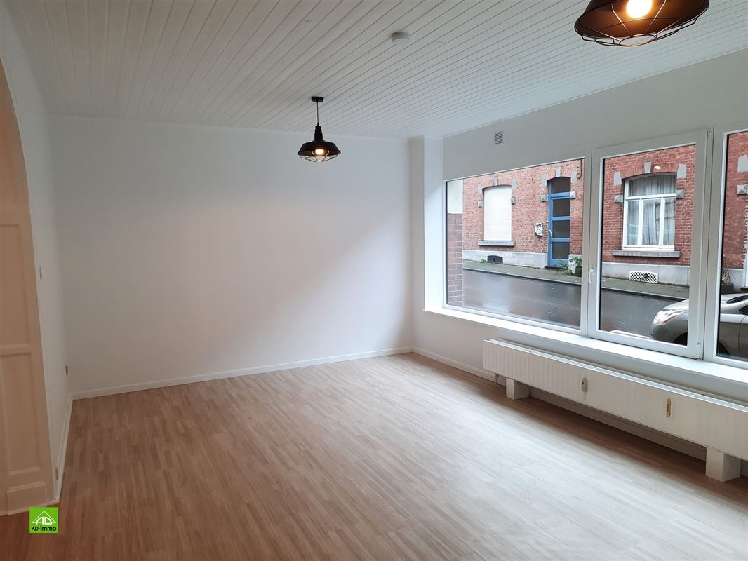 Image 4 : studio à 5002 SAINT-SERVAIS (Belgique) - Prix 490 €